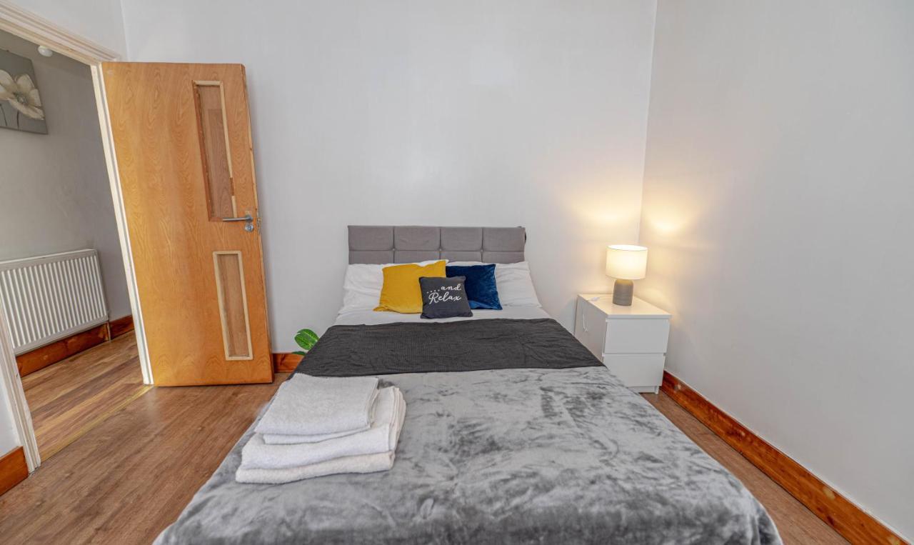 Beautiful 4 Bedrooms House, 7 Walk To Train Station Plumstead  Exteriér fotografie