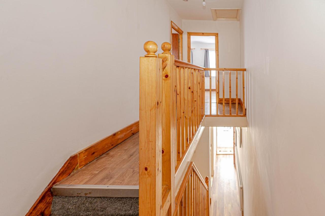 Beautiful 4 Bedrooms House, 7 Walk To Train Station Plumstead  Exteriér fotografie