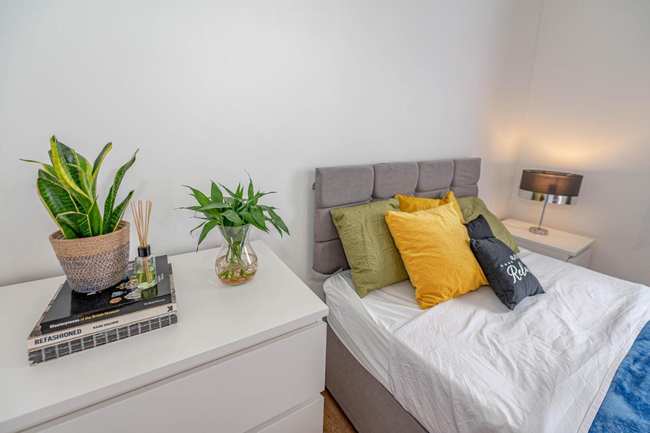 Beautiful 4 Bedrooms House, 7 Walk To Train Station Plumstead  Exteriér fotografie