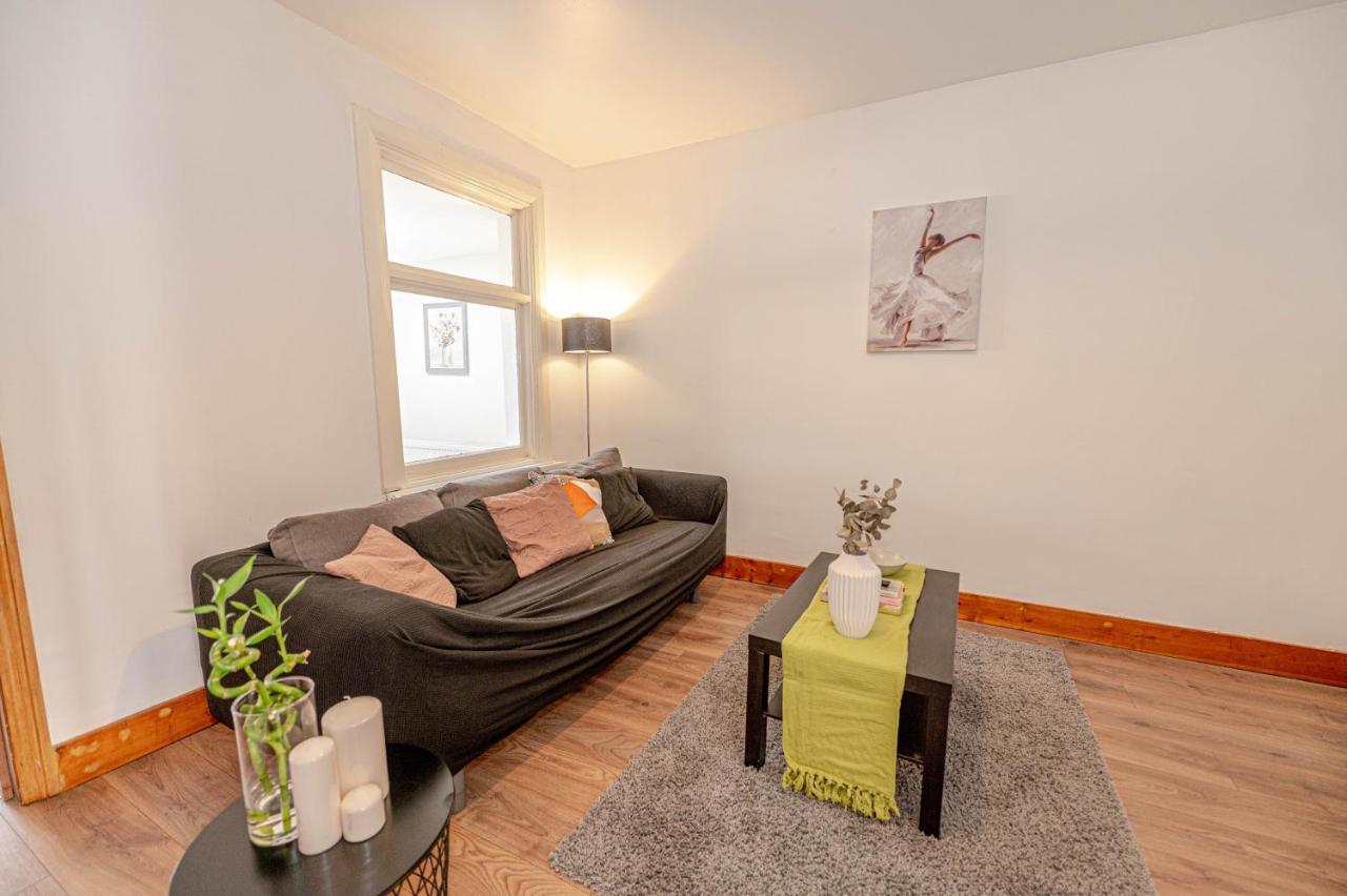 Beautiful 4 Bedrooms House, 7 Walk To Train Station Plumstead  Exteriér fotografie