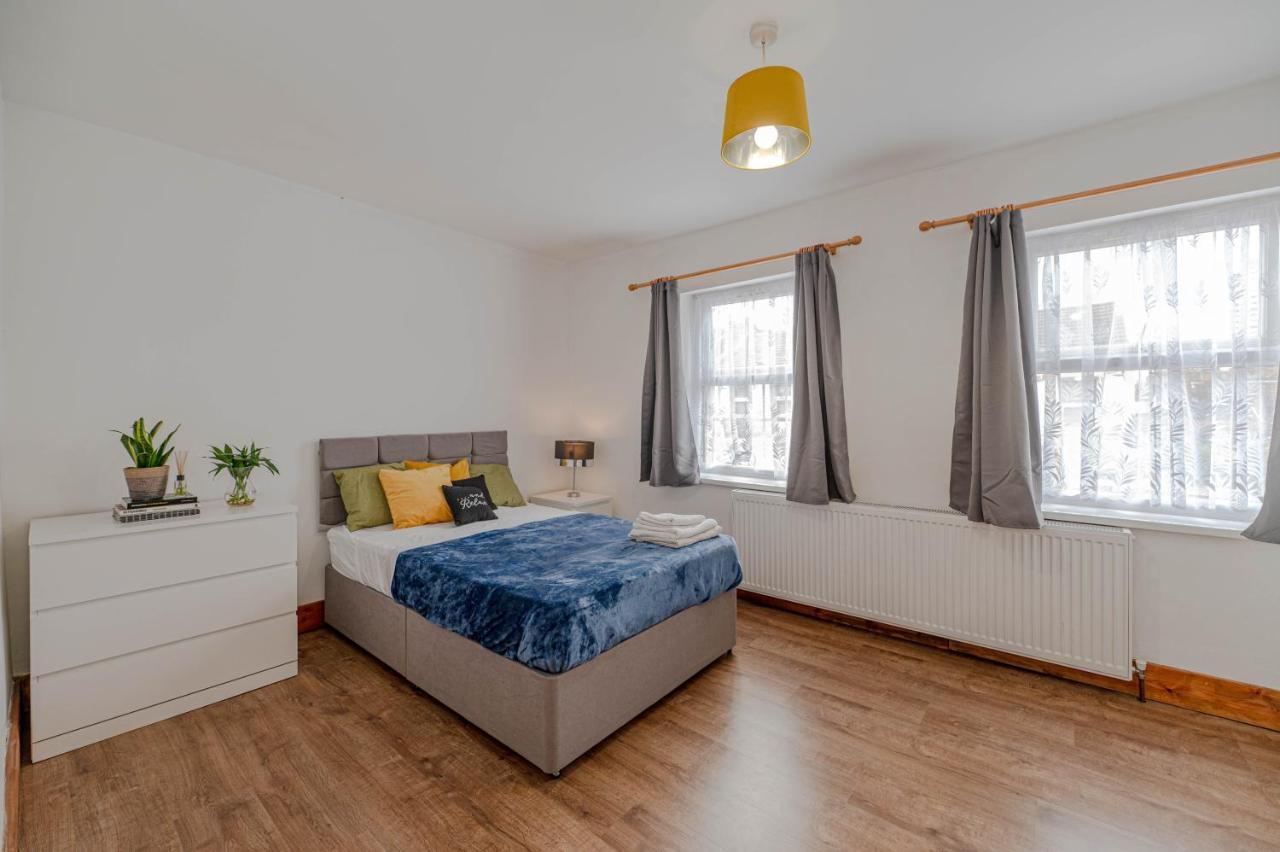 Beautiful 4 Bedrooms House, 7 Walk To Train Station Plumstead  Exteriér fotografie